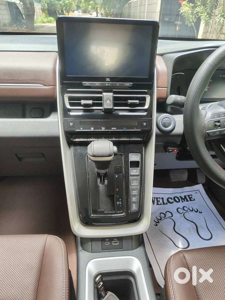 Toyota Innova Hycross 2.0 Zx (o) Hybrid 7 Str, 2024, Petrol