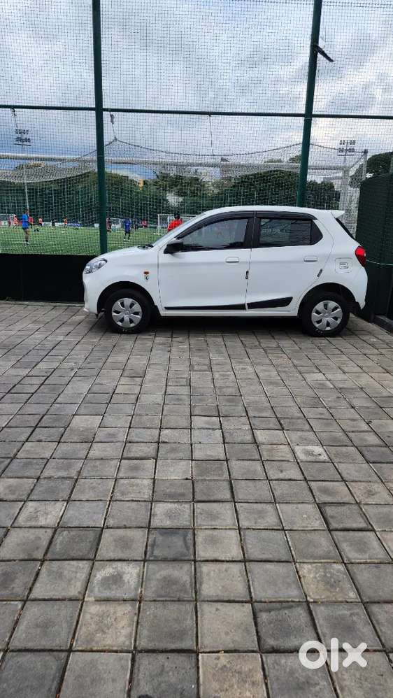 Alto K10 White With Black Decals And Spoilers, Infotainment System