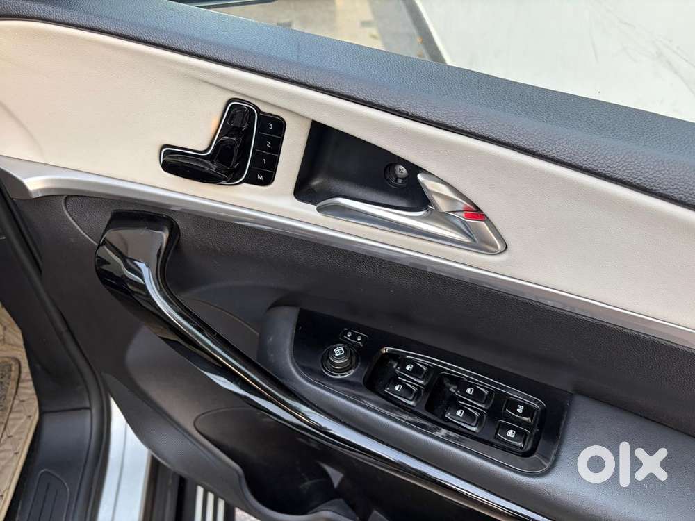 Mahindra Xuv700 2.2 Ax 7 Diesel At Luxury Pack Str, 2024, Diesel