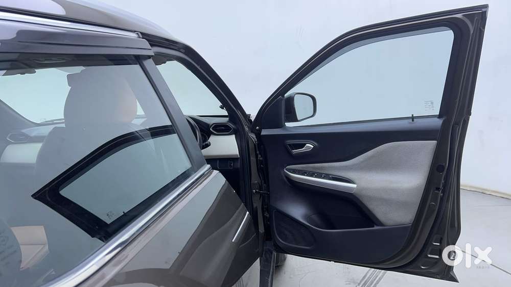 Nissan Magnite 1.0 Xv Executive, 2022, Petrol