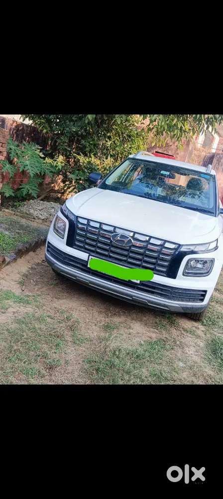 Hyundai Venue E Plus Sunroof 2025 Petrol 9800 Km Driven