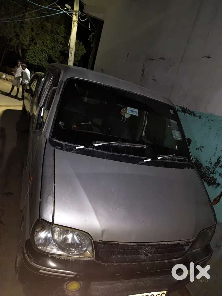 Gaddi Ok He Baas Bhr Se Thoda Kaam He Tyre Bhi Naye Hee