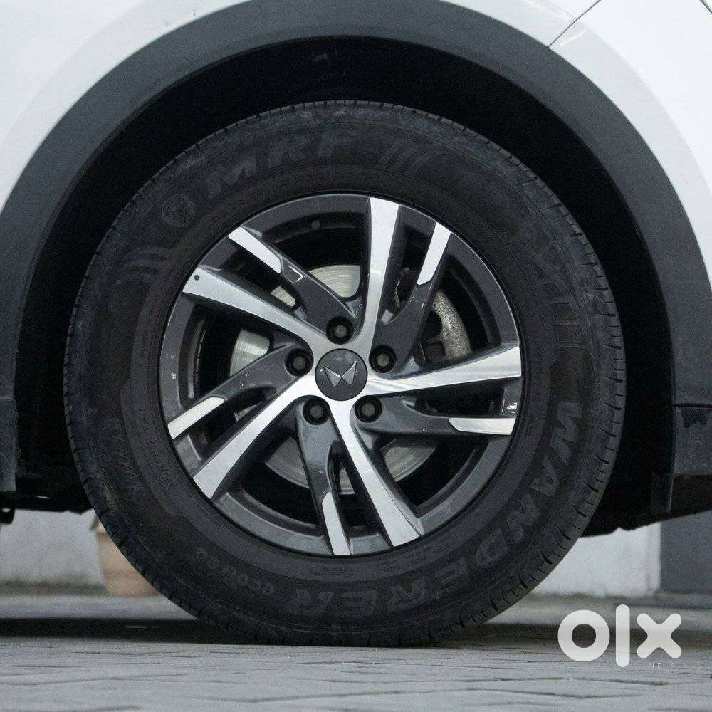 Mahindra Xuv700 2.2 Ax 5 Diesel At 7 Str, 2022, Diesel