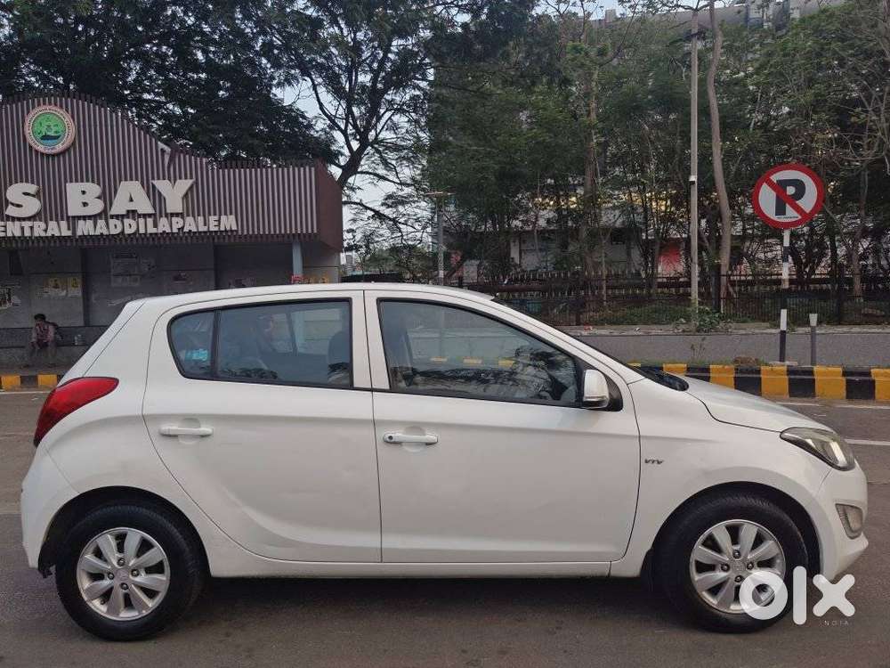 Hyundai I20 Sportz 1.4 Crdi, 2013, Petrol