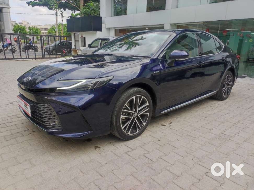 Toyota Camry Hybrid, 2025