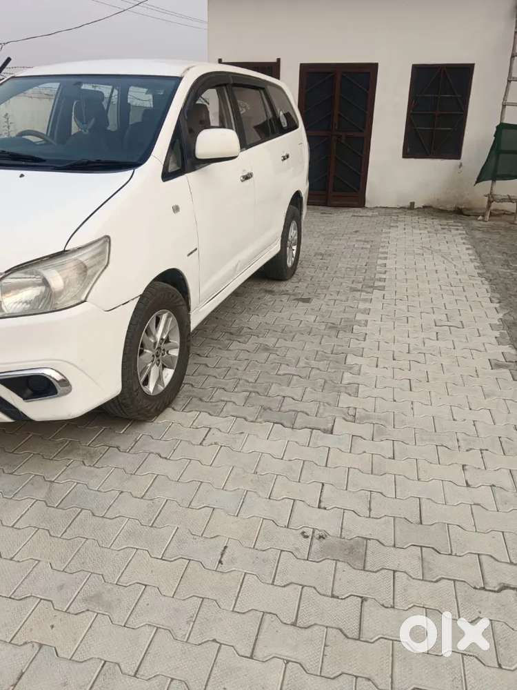 Toyota Innova 2015