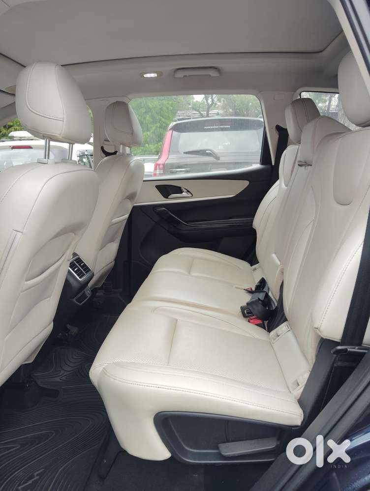 Mahindra Xuv700 2.2 Ax 7 Diesel At Luxury Pack Str Awd, 2022, Diesel
