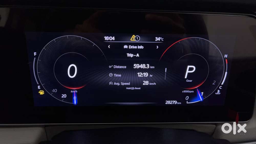 Mahindra Xuv700 2.0 Ax 3 Petrol At 5 Str, 2022, Petrol