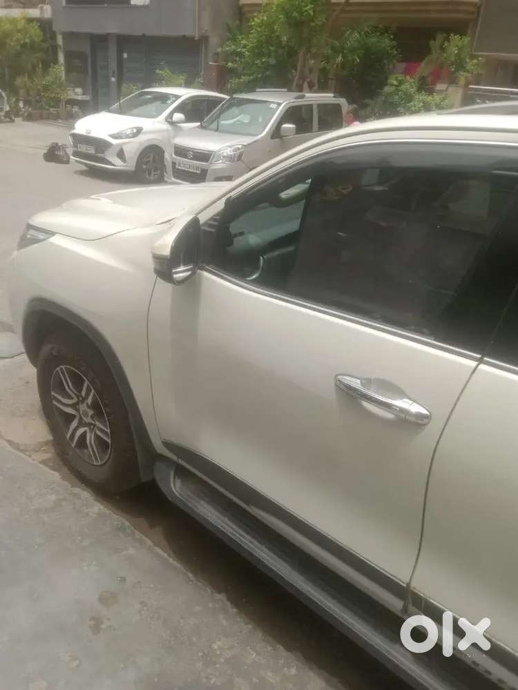 Toyota Fortuner White 2019 Petrol 80000 Km Driven Automatic