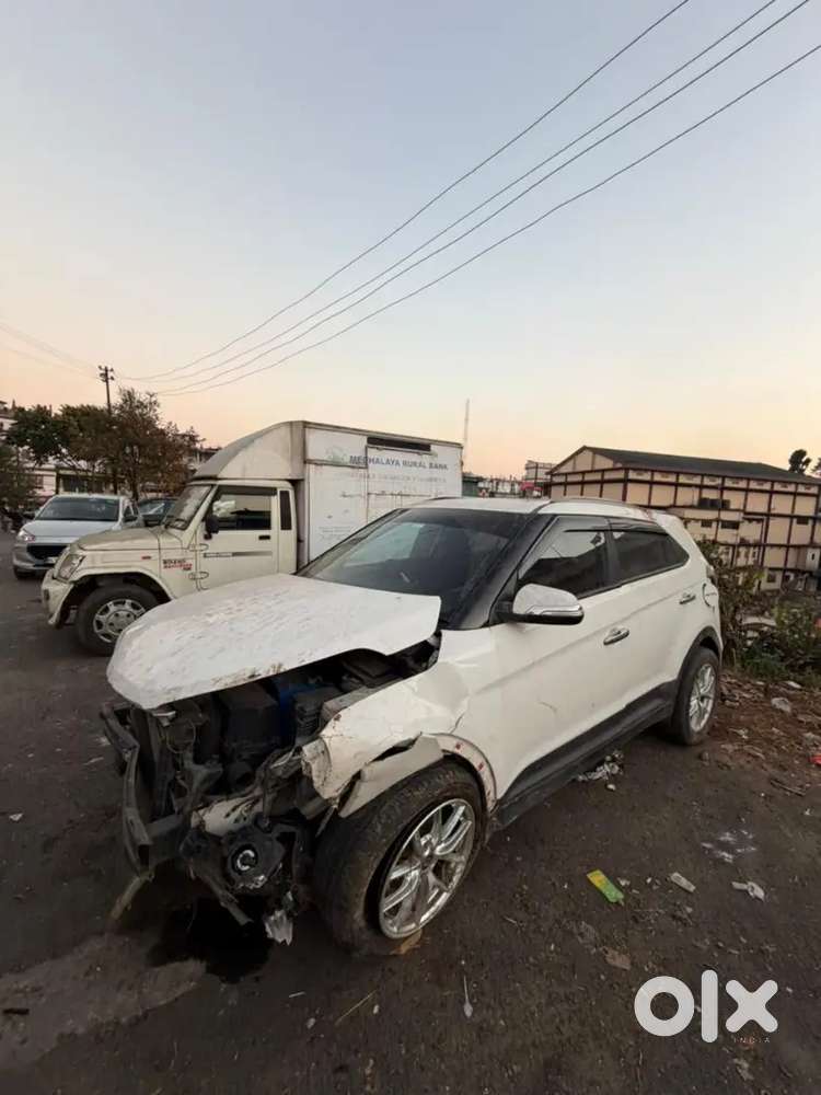 Creta Petrol 2018 Top Model In Accident Condition For Sale