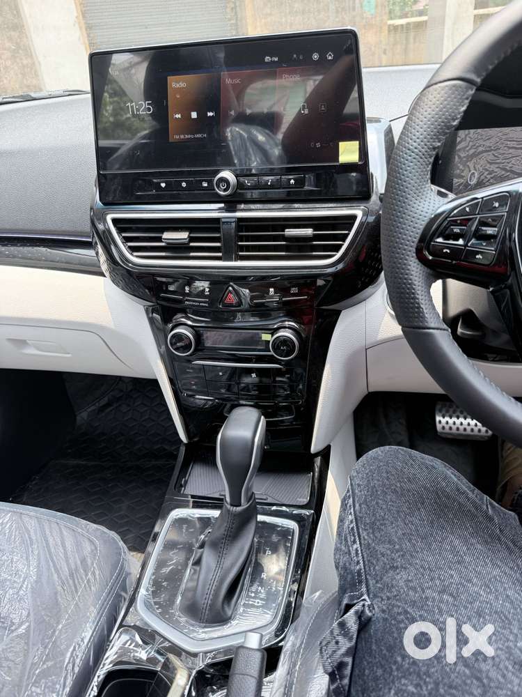 Mahindra Xuv 3xo Ax7l 1.2 Petrol At (pg), 2026, Petrol
