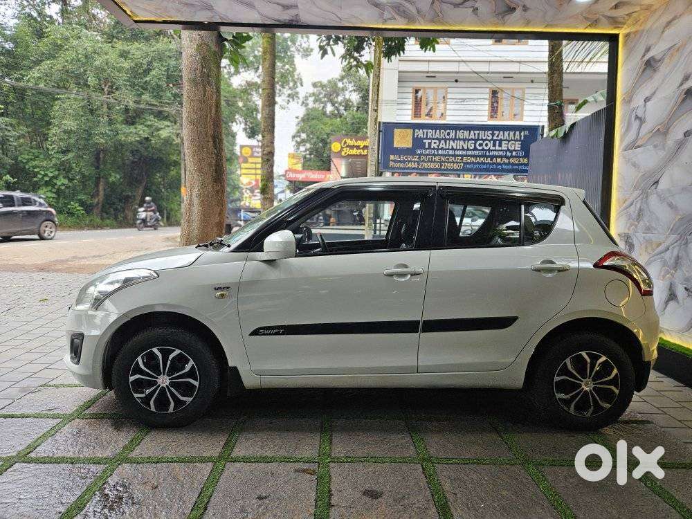 Maruti Suzuki Swift Lxi Optional-o, 2017, Petrol