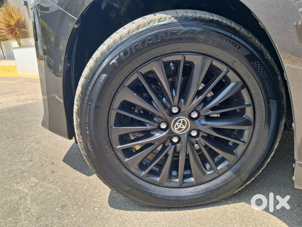 Toyota Vellfire 2.5 Executive Lounge, 2021, Petrol