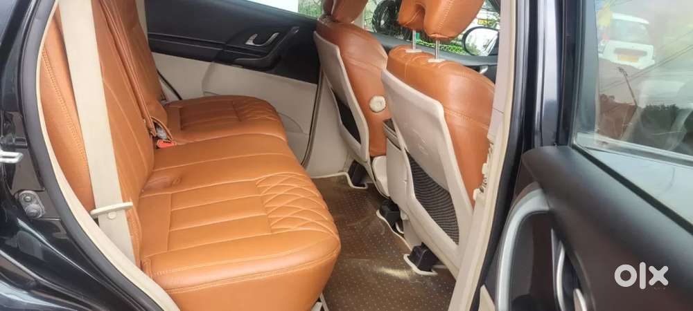 Mahindra Xuv500 At W6 2wd, 2017, Diesel