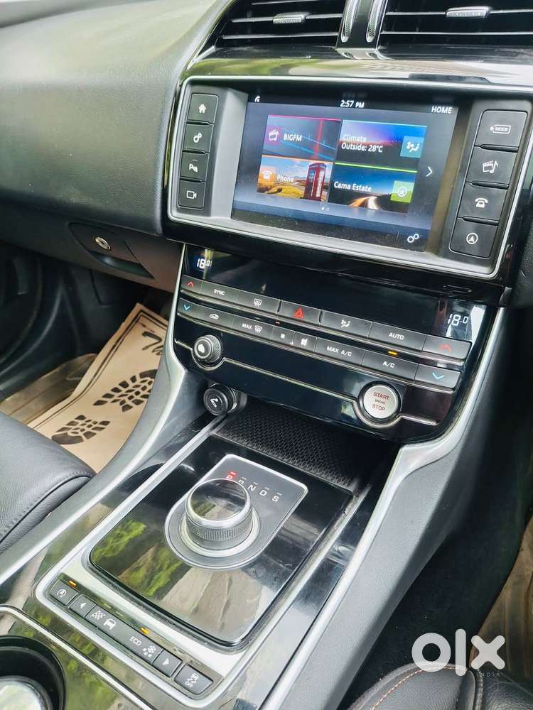 Jaguar Xe Prestige, 2017, Petrol