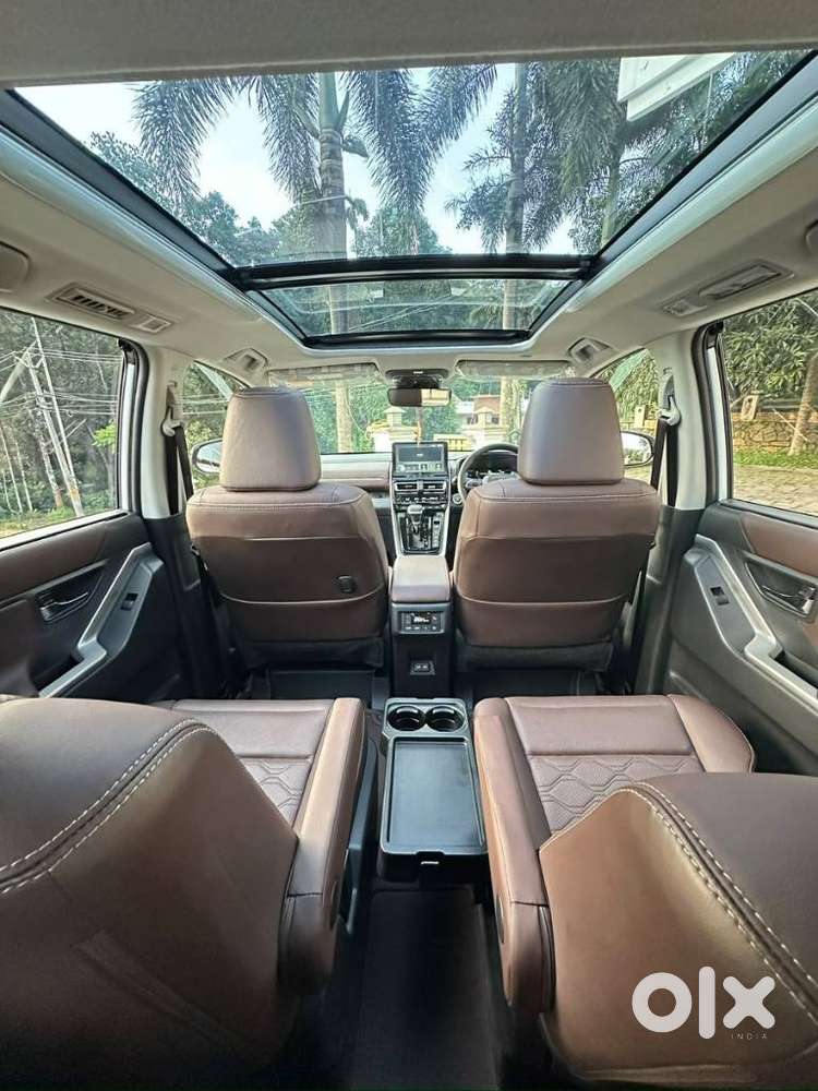 Toyota Innova Hycross 2.0 Zx (o) Hybrid 7 Str, 2025, Petrol