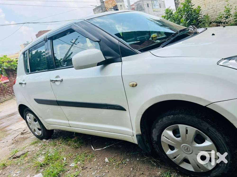 Maruti Suzuki Swift 2010 Petrol+cng  Ch Regd. 95000 Km Driven