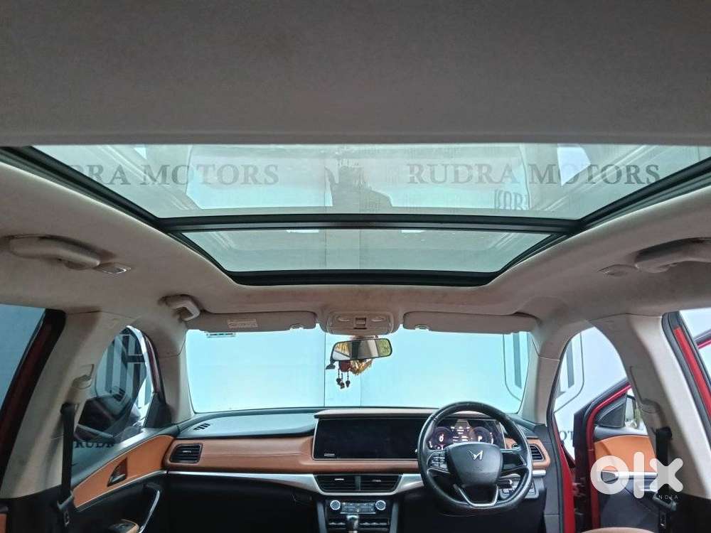 Mahindra Xuv700 2.0 Ax 5 Petrol At Str, 2022, Petrol