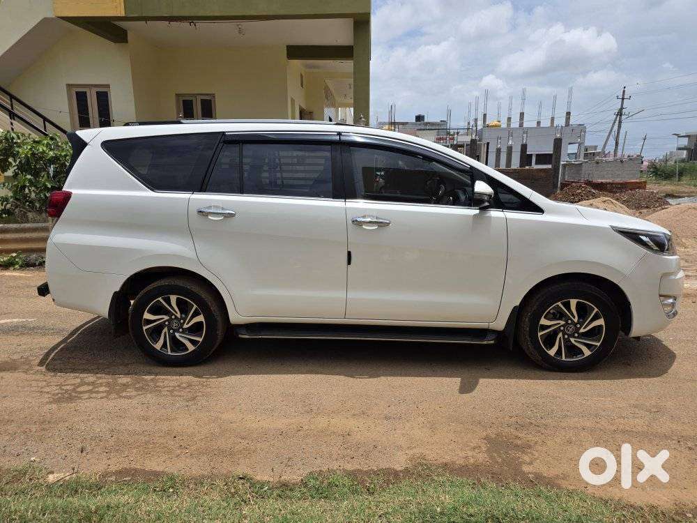 Toyota Innova Crysta 2.4 V 8 Str, 2025, Diesel