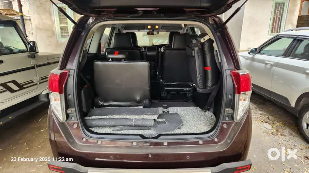 Toyota Innova Crysta 2.4g , Captain Seats , 65000km Only.