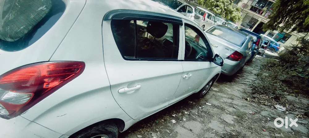 Hyundai I20 2011 November, Cng & Hybrids 98500 Km Driven, Family Car