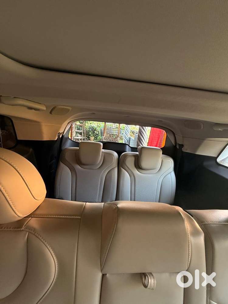 Mahindra Xuv700 2023 Petrol Well Maintained