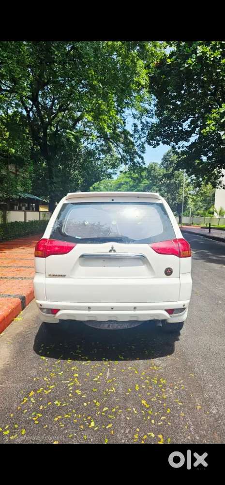Mitsubishi Pajero Sport 2013 Diesel 200000 Km Driven