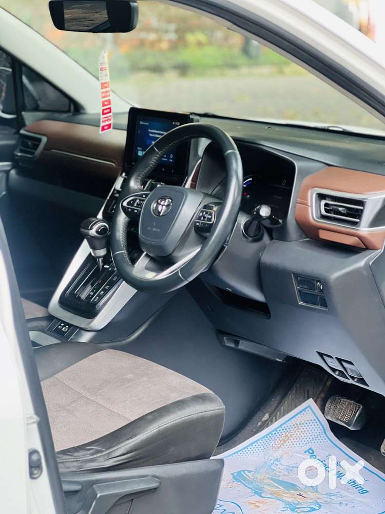 Toyota Innova Hycross 2.0 Vx Hybrid 7 Str, 2023, Petrol