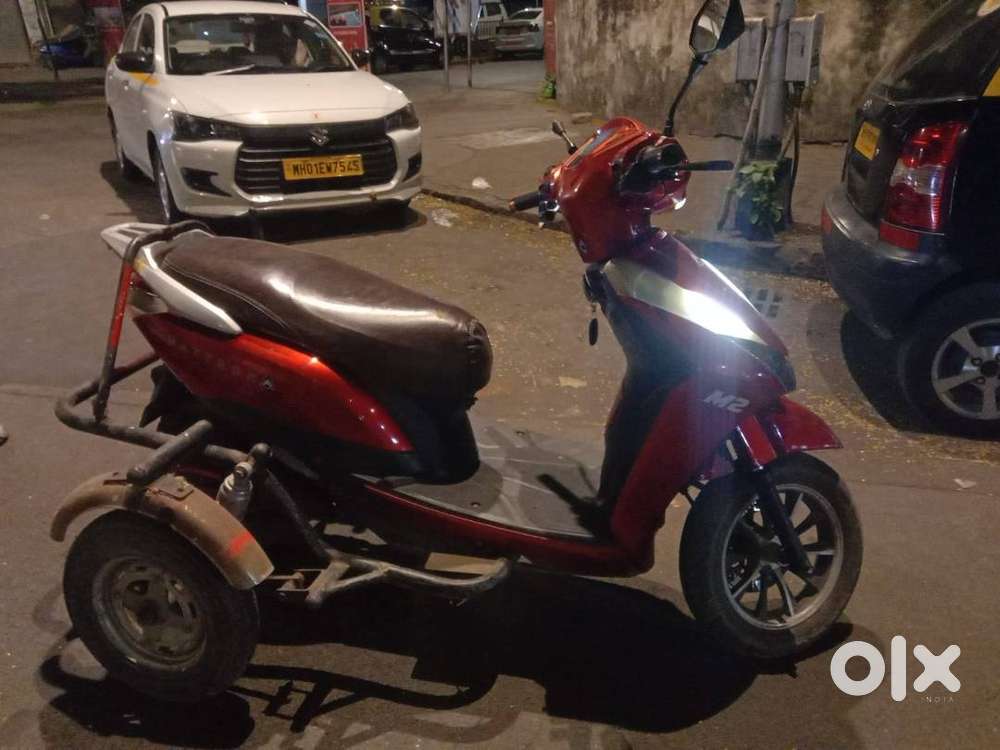Electric Scooter with 3 wheeler