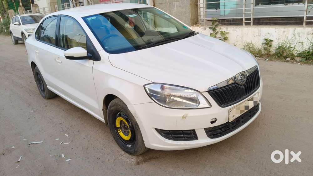 Skoda Rapid 1.6 Mpi Ambition, 2015, Petrol