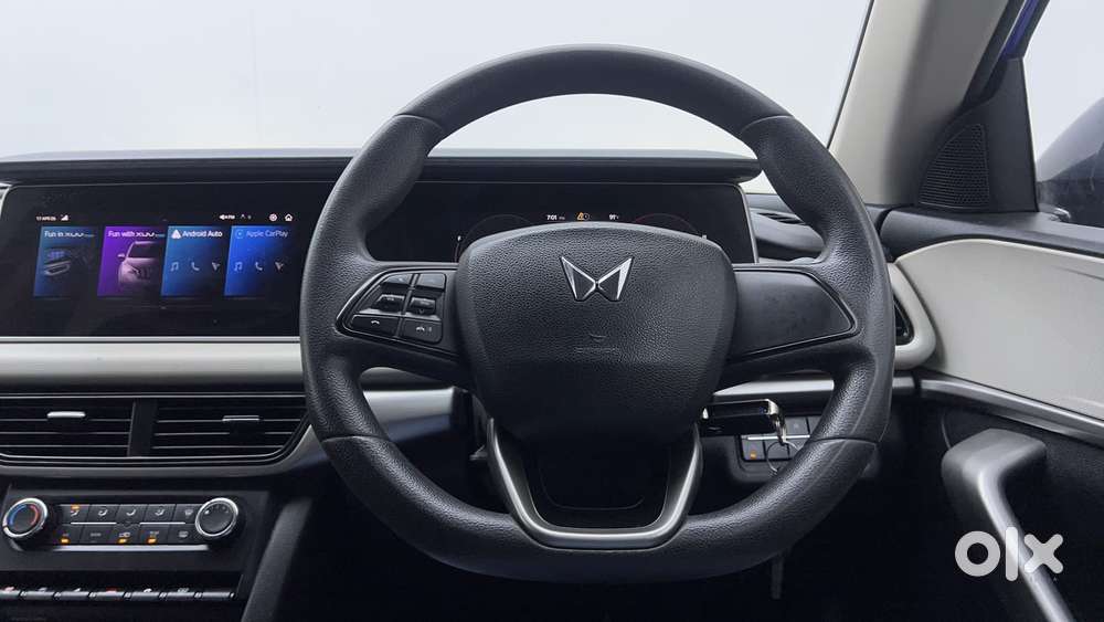 Mahindra Xuv700 2.0 Ax 5 Petrol Mt 7 Str, 2021, Petrol