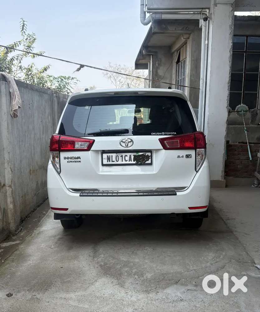 Toyota Innova Crysta 2.4v 2023
