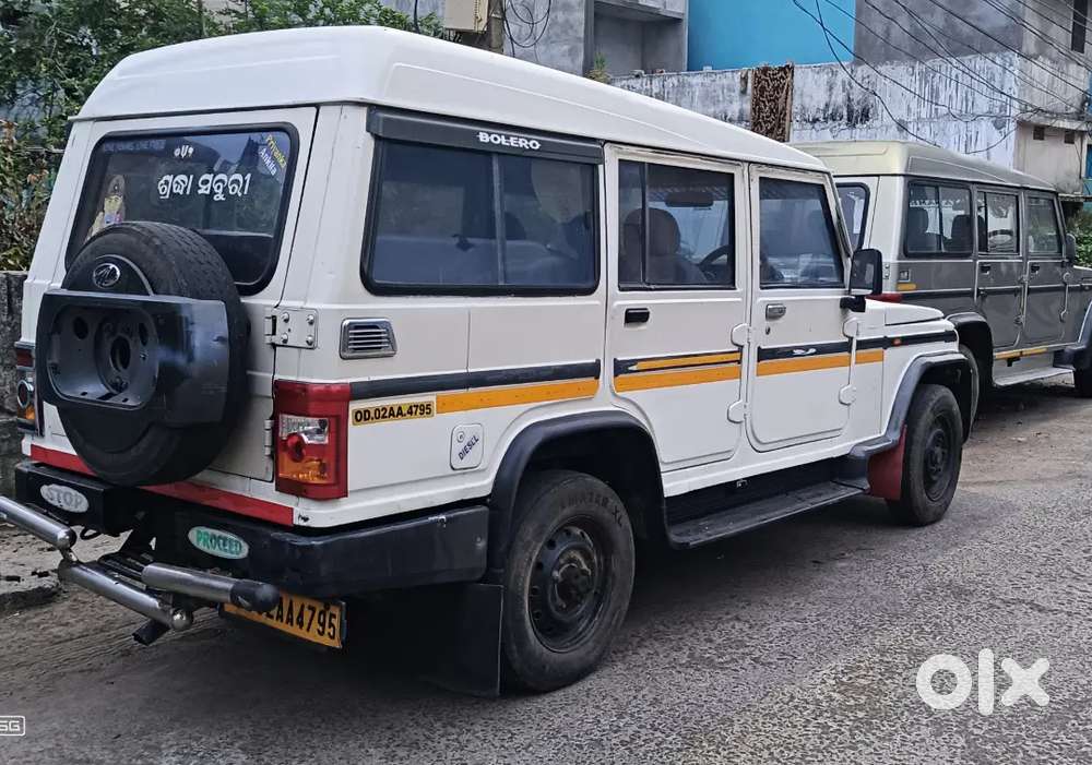 Bolero  9 Seater 2016