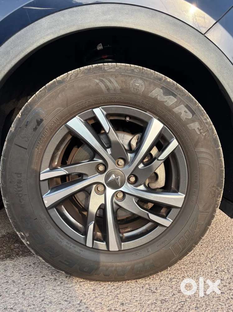 Mahindra Xuv700 2.0 Ax 5 Petrol At Str, 2023, Petrol
