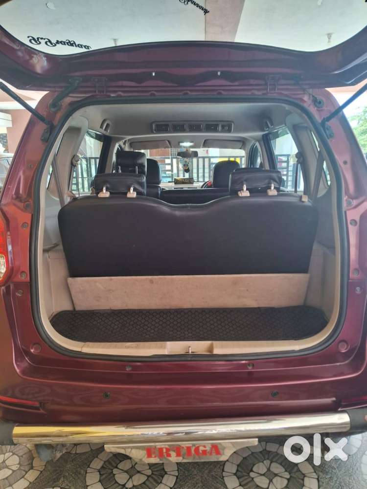 Maroon Clour Ertiga