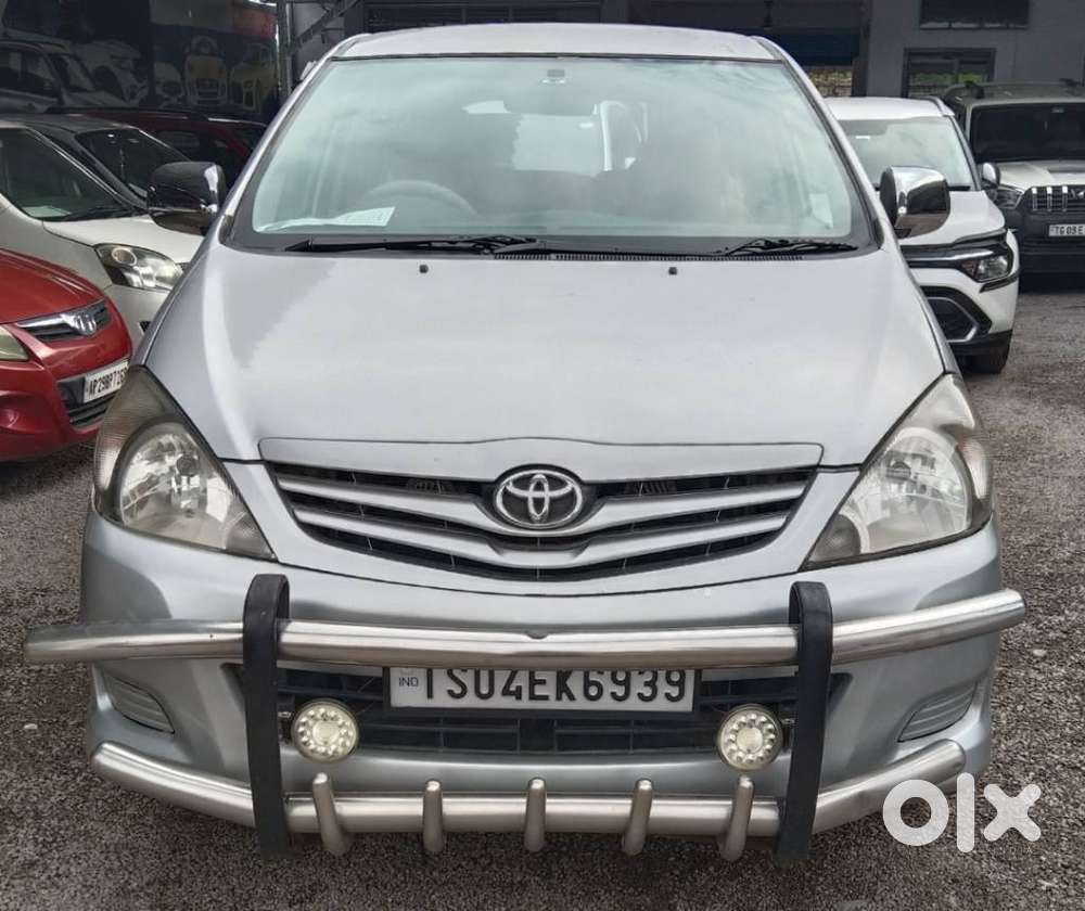 Toyota Innova 2.5 G (diesel) 8 Seater, 2011, Diesel