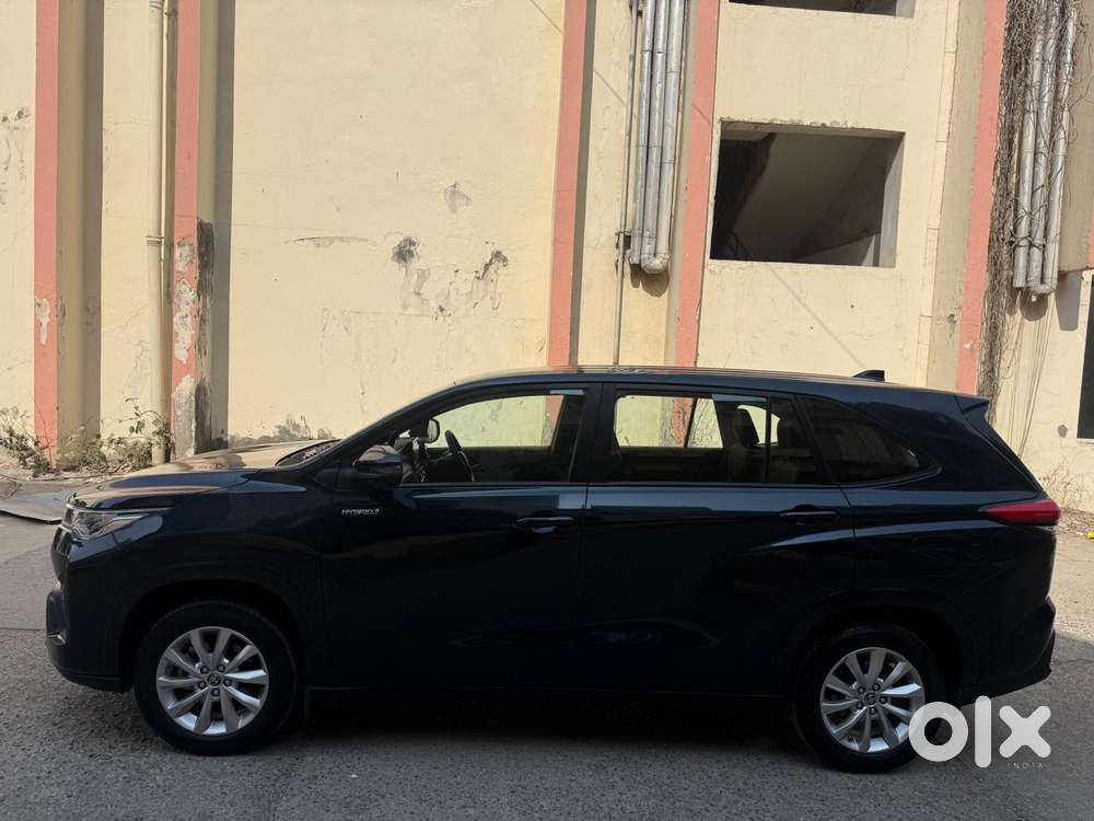 Toyota Innova Hycross 2.0 Vx Hybrid 7 Str, 2025, Petrol