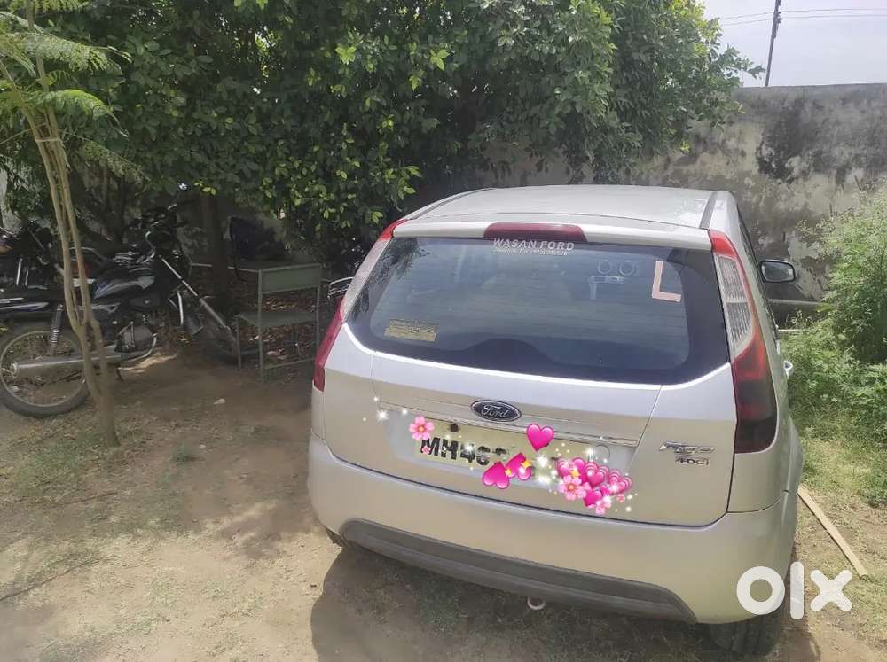 Ford Figo 1.5 Premium Siver 2012