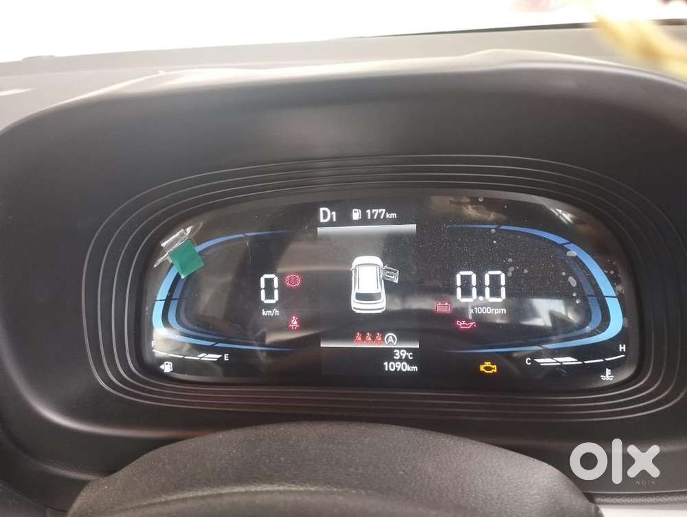 Venue 21k Km 2 Year Old First Owner Loan Cleared