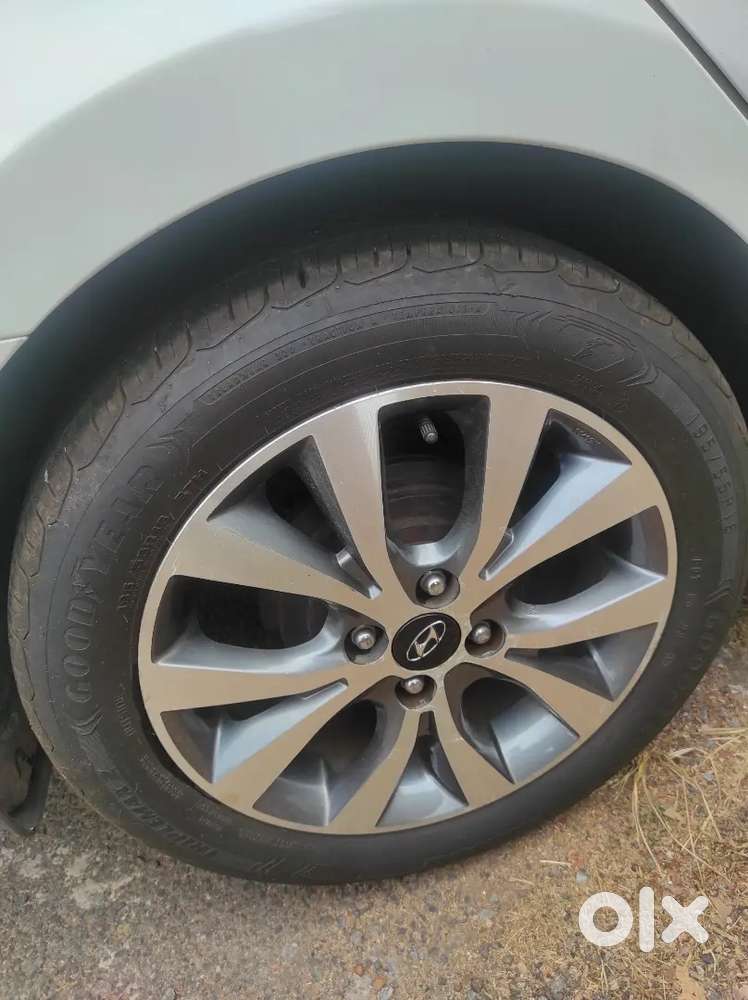 Well Maintained, All Showroom Servicing, Single Driven,