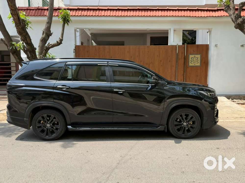Toyota Innova Hycross 2.0 Zx Hybrid 7 Str, 2025, Petrol