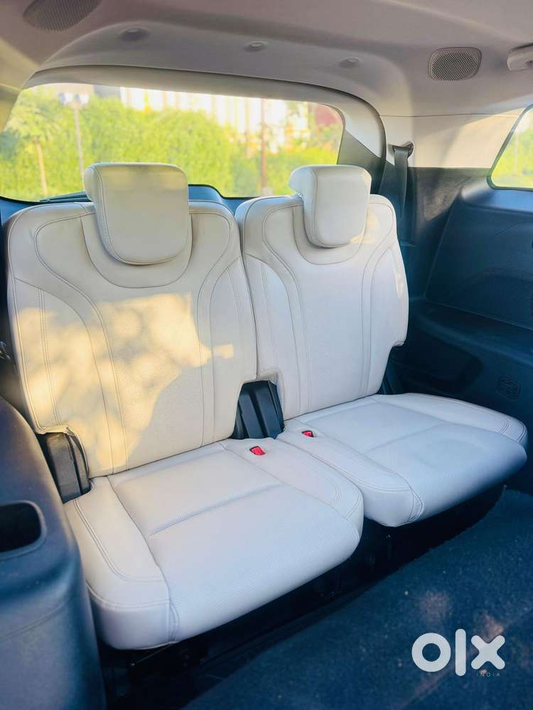 Mahindra Xuv700 2.2 Ax 7 Diesel At Luxury Pack Str Awd, 2022, Diesel