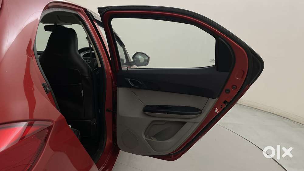 Tata Tiago 1.2 Revotron Xt, 2018, Petrol