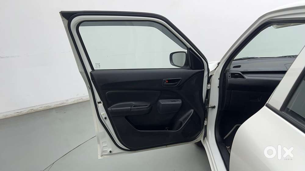 Maruti Suzuki Swift 1.3 Lxi, 2022, Petrol