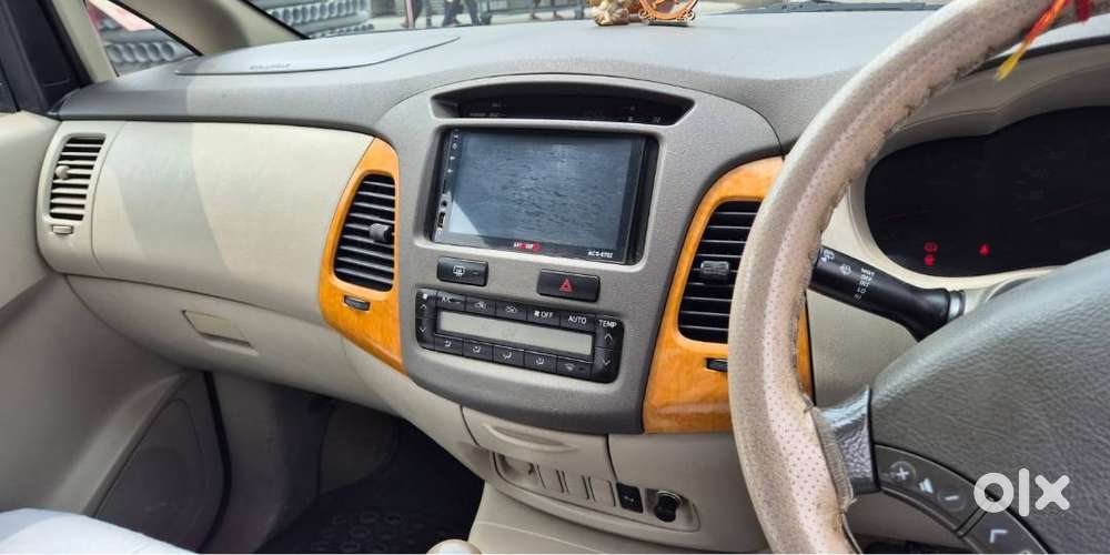 Toyotainnova 2.5v 8seater Diesel