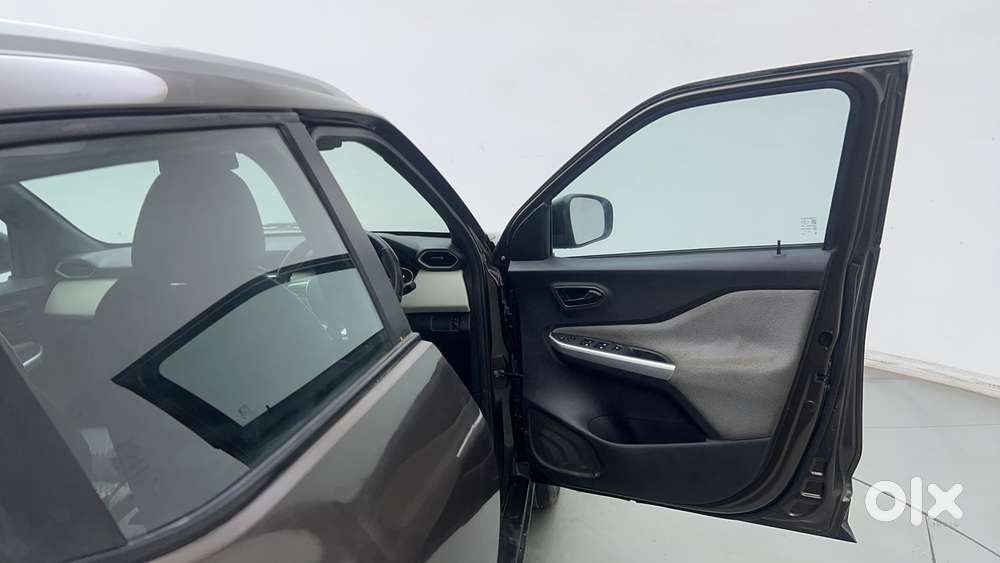 Nissan Magnite 1.0 Xv, 2022, Petrol