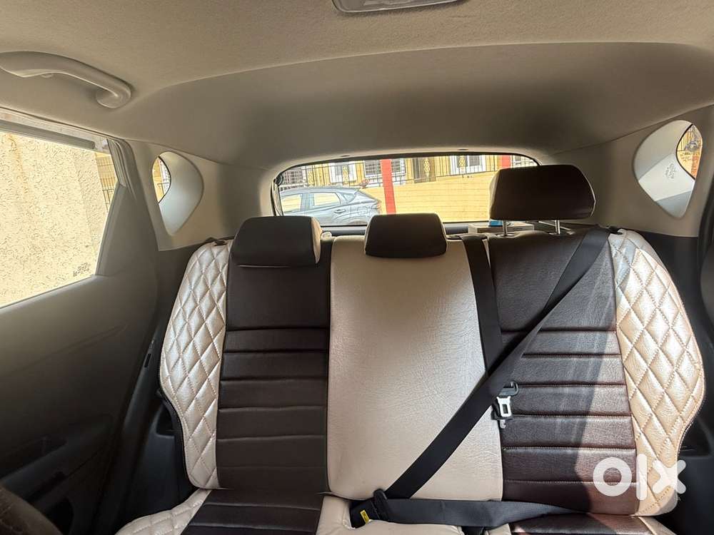 Kia Sonet 2023 Petrol Semi Automatic -black Color With Sunroof