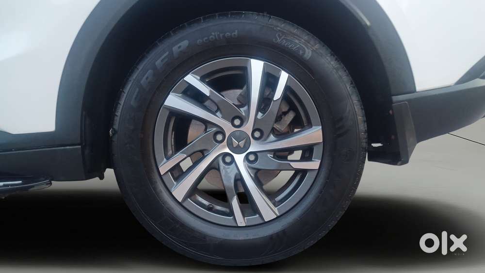 Mahindra Xuv700 2.0 Ax 5 Petrol Mt 7 Str, 2021, Petrol