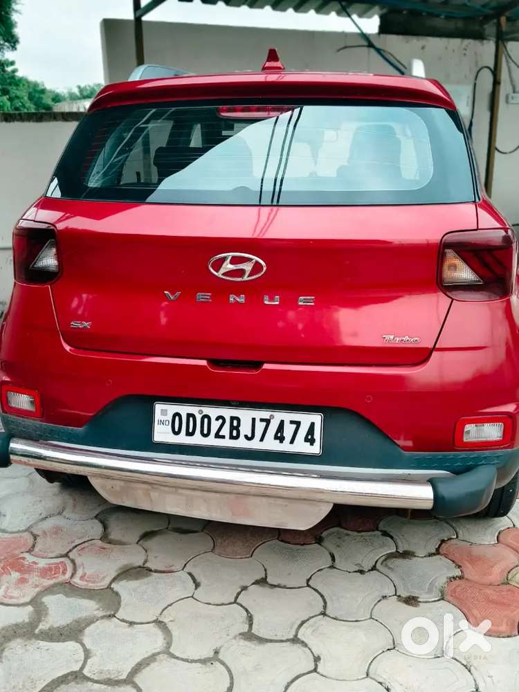 Hyundai Venue 2020 Petrol 21700 Km Driven