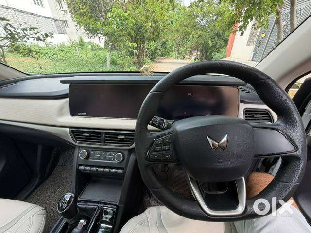 Mahindra Xuv700 Ax5 Diesel Manual 7-seater 2022  Single Owner